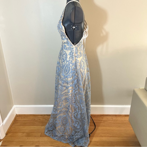 NWT Speechless Blue & Tan Halter Prom Dress Size 0 - Picture 8 of 13